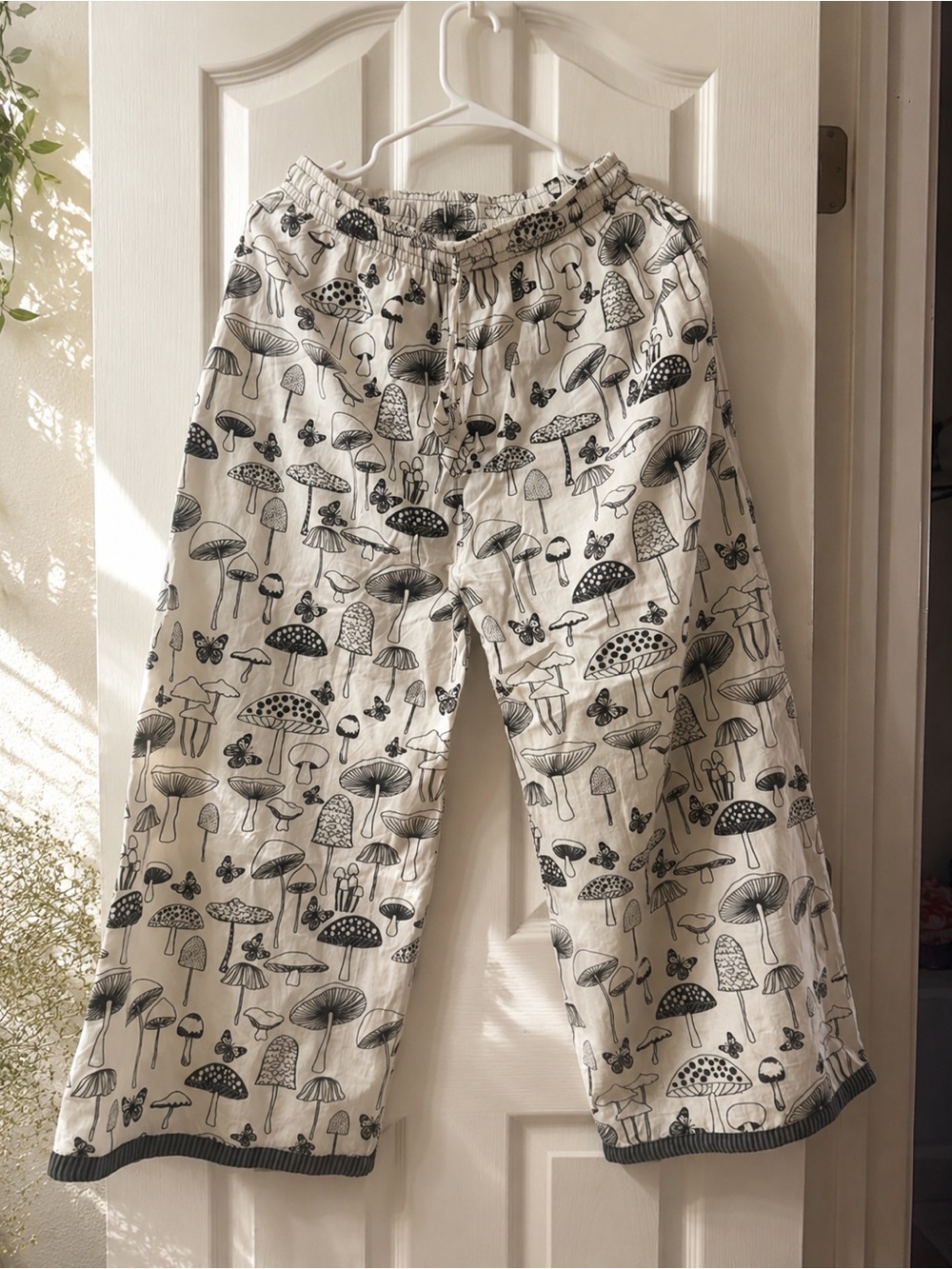 Rising International Black & White Mushroom Print wide leg pants